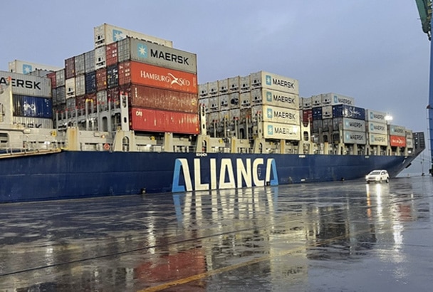 Porto de Imbituba registra 100ª atracação do porta-contêineres Bartolomeu Dias