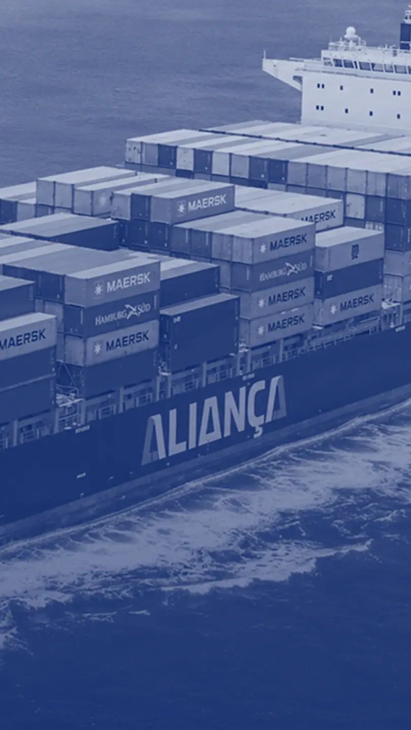 Navio porta-contêineres da Aliança em navegação